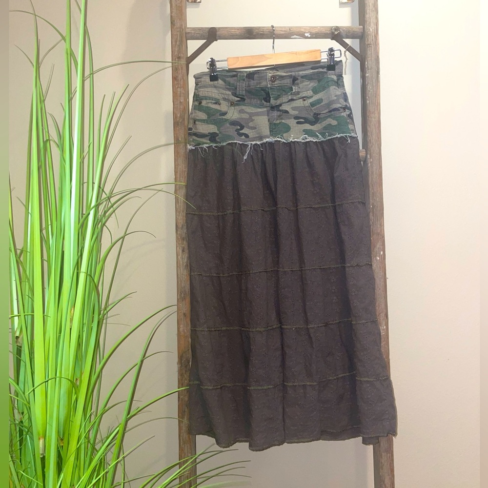 Maxi skirt, camo distressed detail